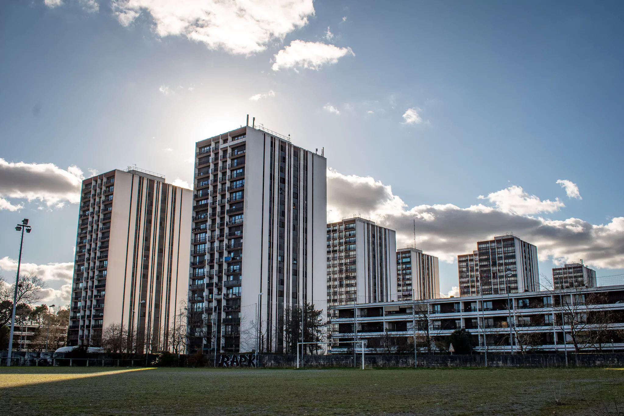 Photo de pieds des tours à Pessac Saige